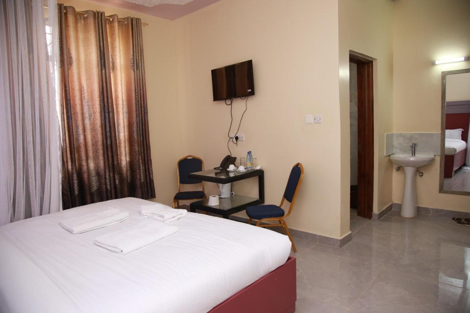 Deluxe Room (2 Adults + 1 Child)